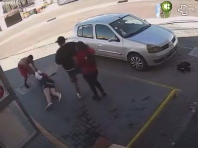 Le tomó una foto y segundos después el sujeto la atacó a golpes en Querétaro (Videos)