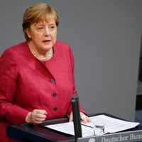 Angela Merkel recibe la primera dosis de la vacuna contra el coronavirus