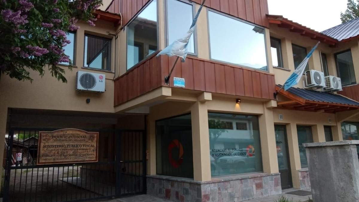 Facciones de ATE se cruzaron en fiscalía de San Martín de los Andes. Fuente: (Facebook)