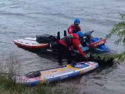 Dramático rescate en el Limay: cayeron de sus tablas de SUP y terminaron atrapados