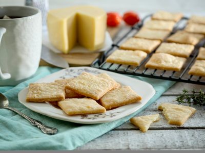 Crackers de queso: crocantes, deliciosas y mejor que las compradas, una receta que vas a amar