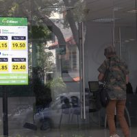 El peso olvida el 'efecto Urzúa” e hila tres jornadas al alza; se vende en 19.38 por dólar