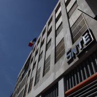 SEP dará aumento salarial de 3.4% para maestros del SNTE