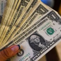 Se frena la racha de ganancias del peso; cotiza en 18.51 por dólar