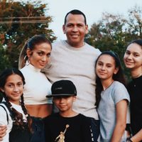 Jennifer López le hace el mejor regalo del mundo a su hijo: "¡Bienvenido a la familia!"