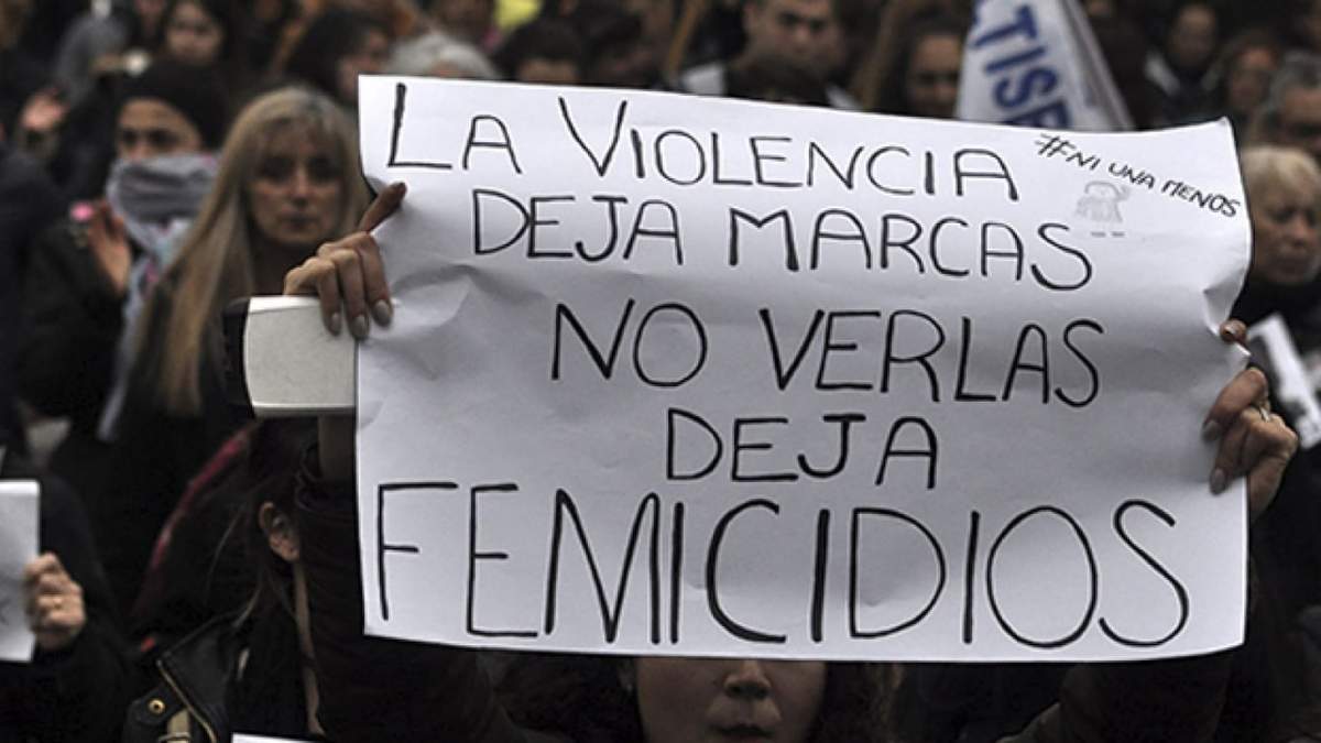 "La violencia deja marcas, no verlas deja femicidios". Fuente: (Twitter)