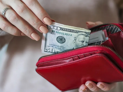 El ritual para sahumar tu billetera y atraer más dinero y abundancia a tu vida: te sorprenderá cómo hacerlo