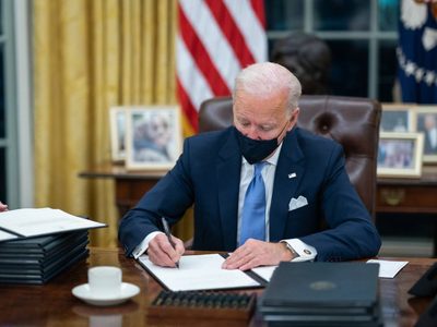 Advierte Biden a Putin sobre las consecuencias desastrosas si invade Ucrania