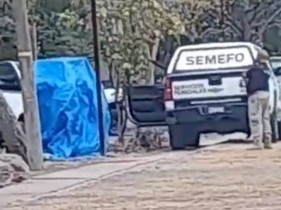 Se enfrentan a balazos en el centro de Apatzingán y abandonan cuerpo que trasladaban
