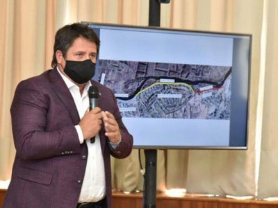Gaido confió que en un mes la costa del río Neuquén estará liberada