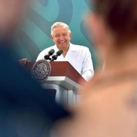 AMLO dice que defenderá a migrantes mexicanos de los políticos de EU que los denigren