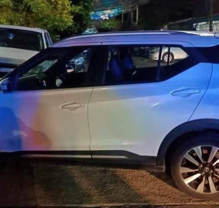 Los agresores habrían dejado una cartulina sobre un vehículo