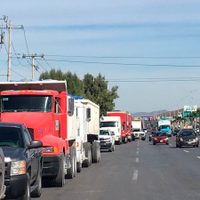 Protestan transportistas por calles de Saltillo y piden eliminar IEPS a combustibles