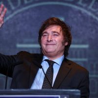 Javier Milei arribó a Los Ángeles para reunirse con empresarios y presentar su visión económica