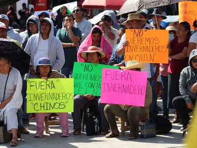 Tras ocho horas de bloqueos carreteros, pobladores logran clausura de invernaderos chinos