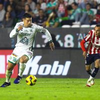 El León de James Rodríguez vence a Chivas y se mantiene en la parte alta del torneo Clausura