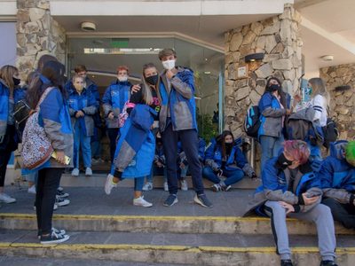 Egresados en Bariloche: hay 100 estudiantes aislados por coronavirus