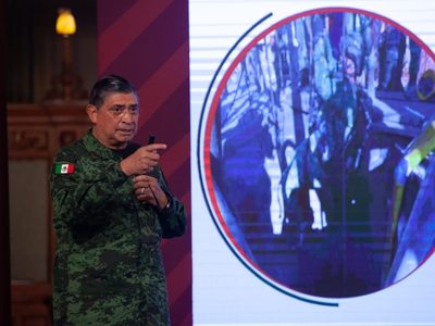 Sedena reconoce que rescatistas y buzos en la mina "no tienen espacio para avanzar"