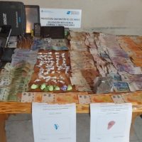 Prefectura secuestró drogas, 17 celulares, armas y una camioneta