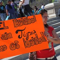 Aficionados piden a Peralta que no desaparezca al club de beisbol Tigres