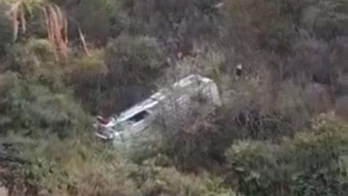 Autobús cae en un barranco de 15 metros en Puebla