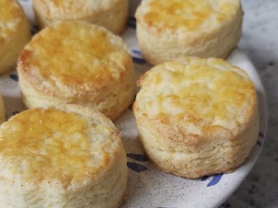 Scones de limón con frutos rojos: irresistibles y fáciles de hacer para la hora de la merienda