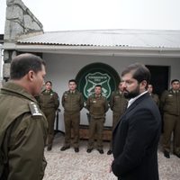 Por la muerte de dos carabineros, Boric es presionado para aumentar la seguridad de Chile