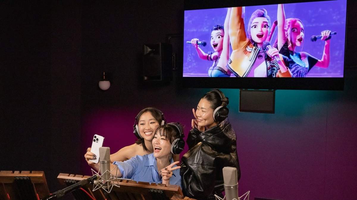 Arden Cho (Rumi), May Hong (Mira ) y  Ji-Young Yoo (Zoey), las voces de los personajes de la película Kpop Demon Hunters