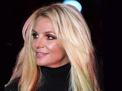 "¡Mostró lo más oculto!" Britney Spears no aguató el calor y bajó su bikini ¡delante de todos!