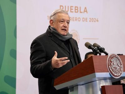AMLO tunde a asistentes de la marcha por la democracia: "se disfrazan de demócratas"