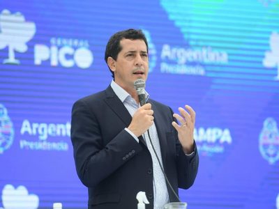 Eduardo de Pedro: "Argentina lleva adelante una etapa de fuerte recuperación económica"