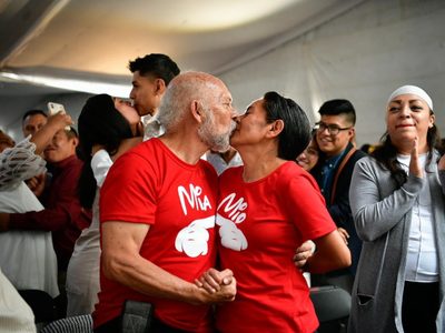“Sí, acepto”: boda colectiva en el Día del Amor y la Amistad (Video)