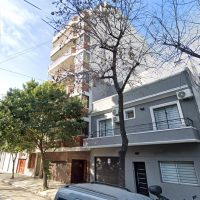 Dramático rescate de una familia tras un incendio de un edificio en Parque Chacabuco