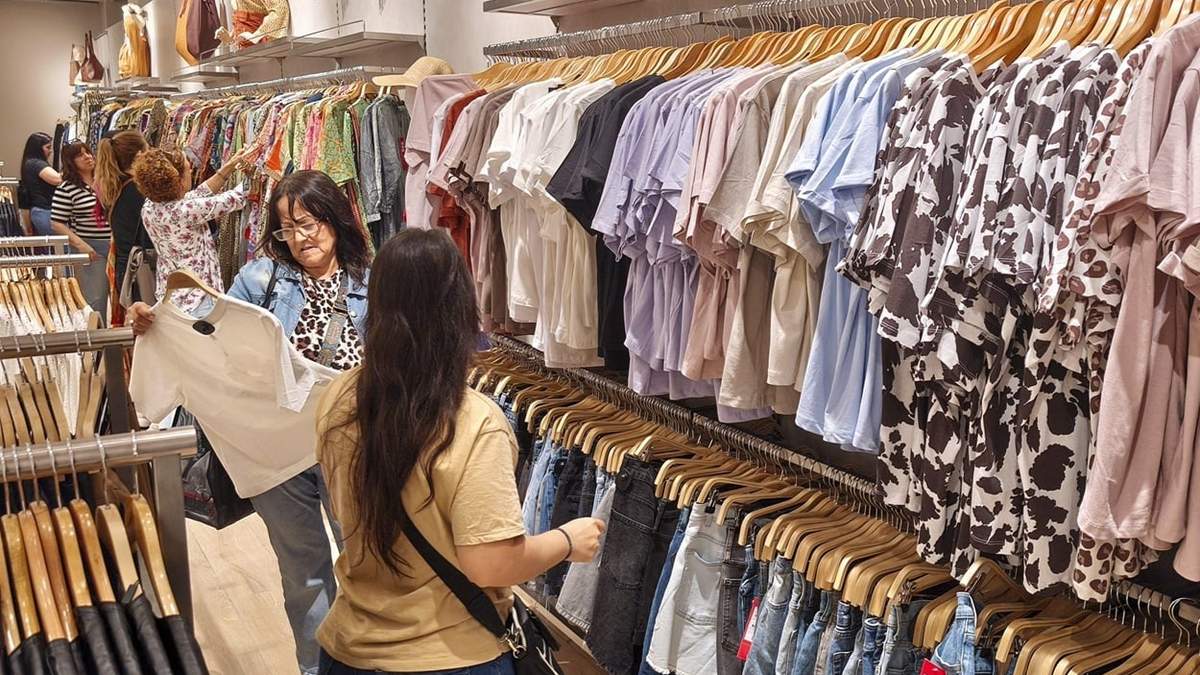 El consumo doméstico cayó 0,8% interanual