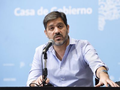 Carlos Bianco pidió responsabilidad para evitar contagios de coronavirus en las fiestas