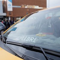Taxistas de Neuquén y el Alto Valle convocan a realizar una protesta en el aeropuerto contra Uber y Cabify