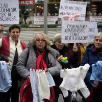 Doctor turco que llevó a la muerte a 10 bebés declaró que es un médico “confiable”