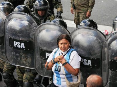Argentina: protesta de jubilados termina con represión policial y enfrentamientos violentos (Videos)