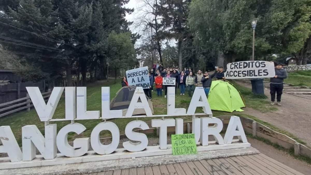 Protesta por vivienda en Villa La Angostura. Fuente: (Diario Andino)
