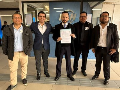 Nueva Derecha propone reforma para prohibir propaganda política en materiales educativos