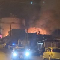 Una familia quedó en la calle por un voraz incendio en barrio Sapere