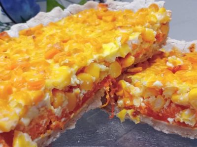Tarta de cebolla, calabaza, choclo y queso: una bomba de sabor que te resolverá el almuerzo o cena