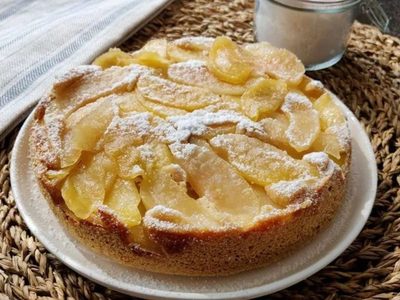 Torta de manzana sin gluten: aprendé la receta de este bizcocho húmedo con canela y harina de arroz
