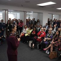 Sheinbaum recibe reclamos y muestras de apoyo en reunión con migrantes en EU (Video)