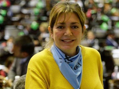 Escándalo nacional: acusan a una diputada de la UCR de retenerle medio sueldo a sus asesores