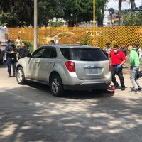 Motociclistas asesinan a dos mujeres que iban en una camioneta en Uruapan; una niña resultó herida