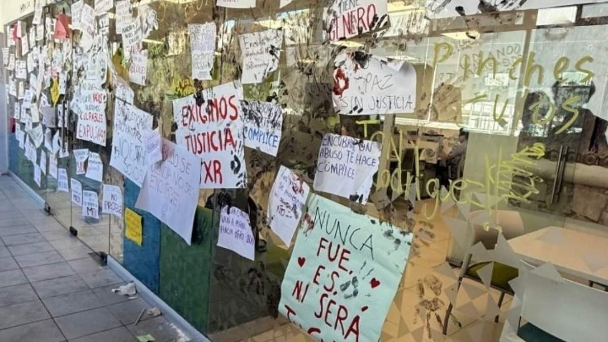 Mensajes de protesta en las instalaciones de TecMilenio Las Torres