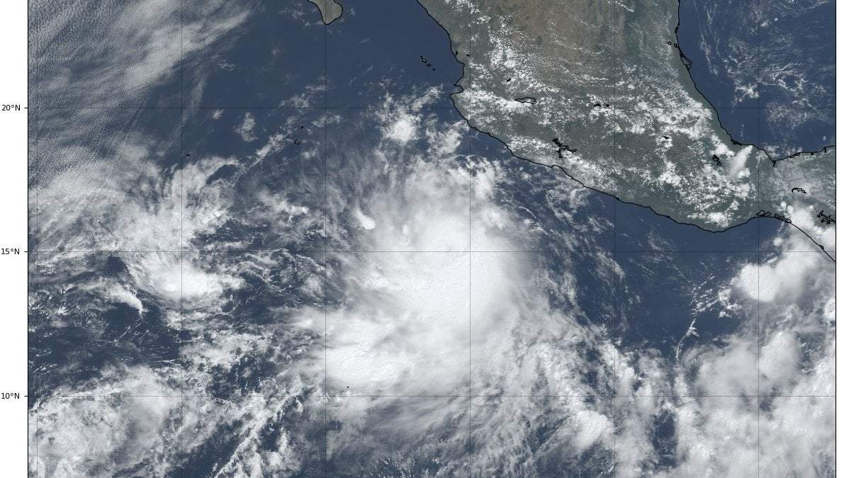 Adrián, tormenta tropical en el Pacífico mexicano