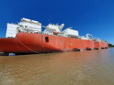 La Secretaría de Energía informó que el barco regasificador ya está en Escobar