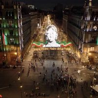 Encienden el alumbrado en el Zócalo; destacan Leona Vicario y la polémica Águila Juarista